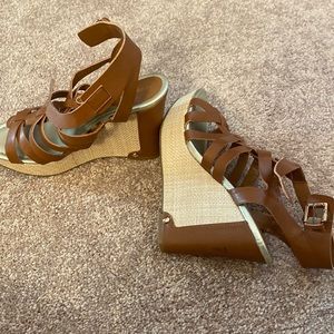 Liz Claiborne wedged heels size 7